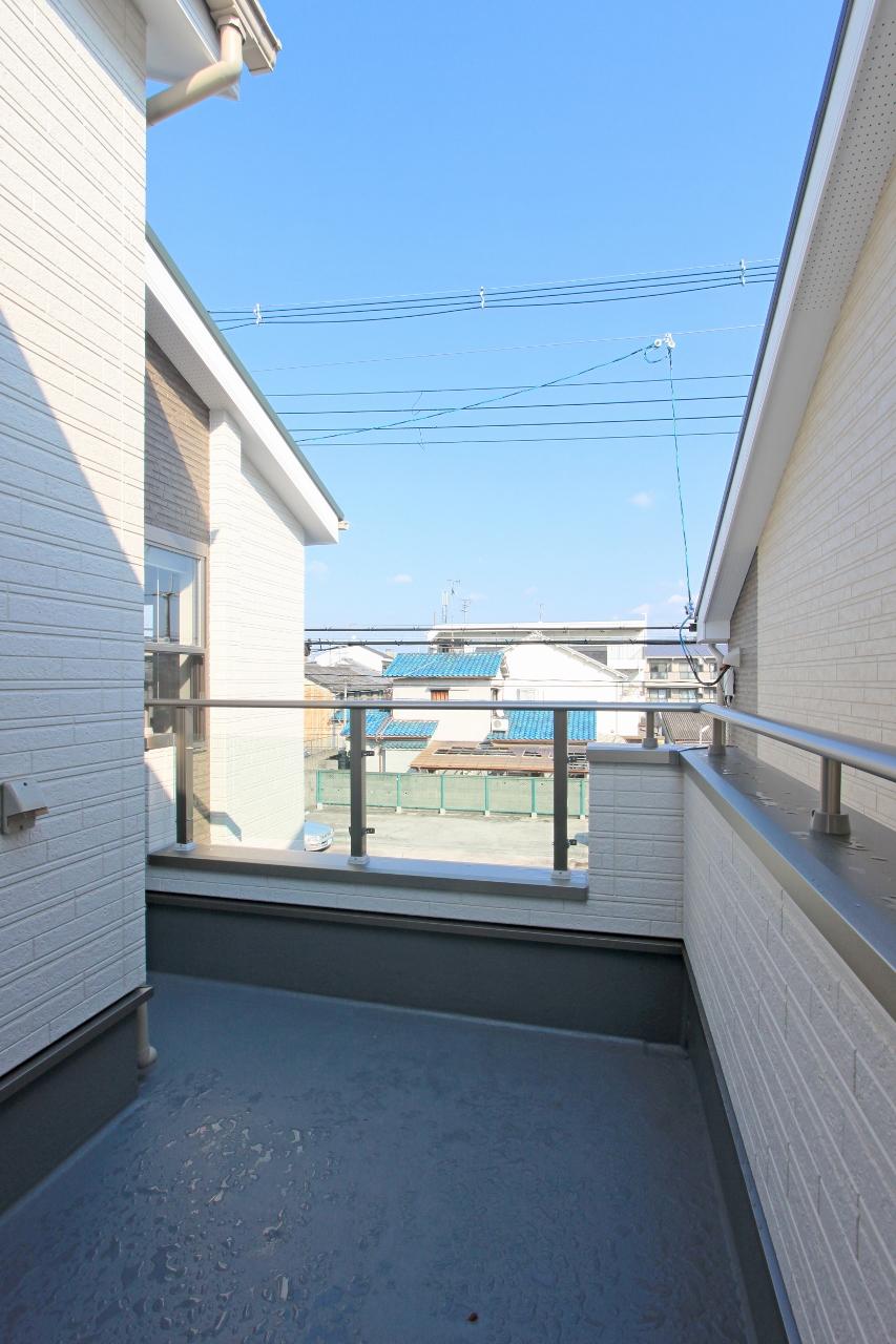 Balcony.  ◆ Balcony space