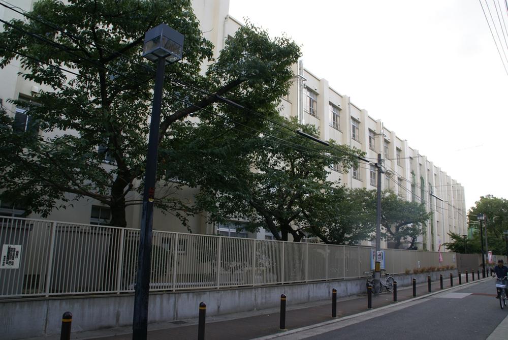 Junior high school. 995m to Osaka Municipal Honjo junior high school