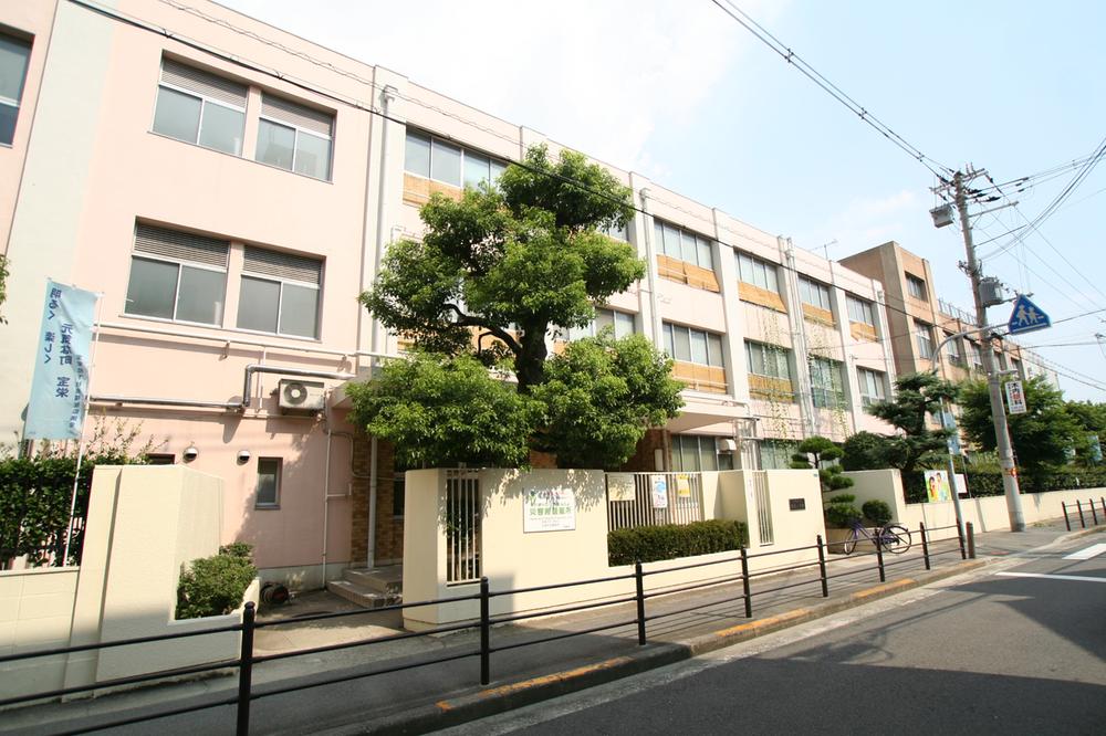 Other. Hoei elementary school. Elementary school until, Walk is a 2-minute. Since it becomes a little school route of traffic without crossing the main street, Parents who children of elementary school students come also can be delivered with confidence.