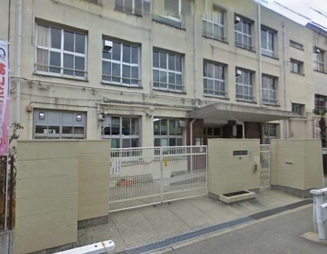 Junior high school. 1000m to Osaka Municipal Toyo Junior High School