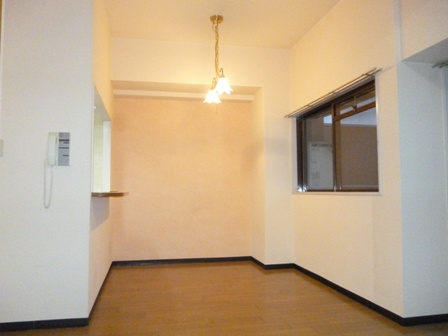 Living and room. Living south-facing