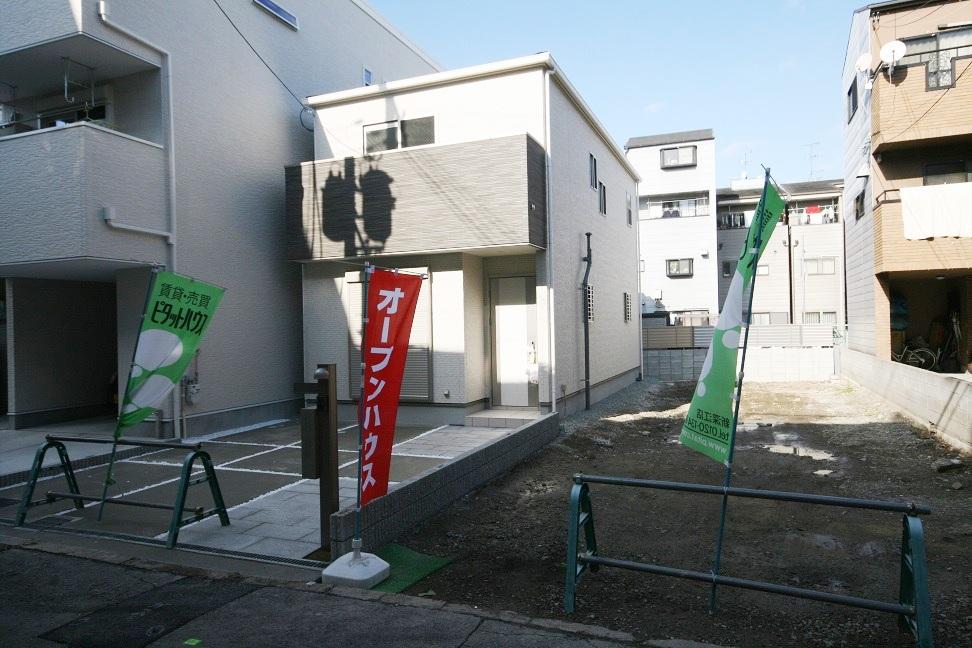 Local appearance photo. Local (11 May 2013) Shooting