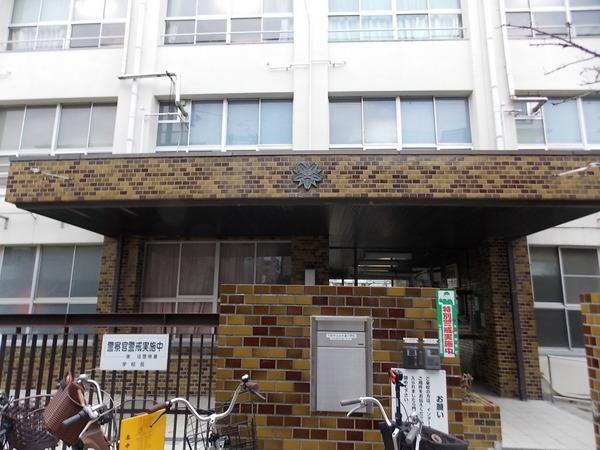 Other. A 1-minute walk from the children is also likely to attend elementary school