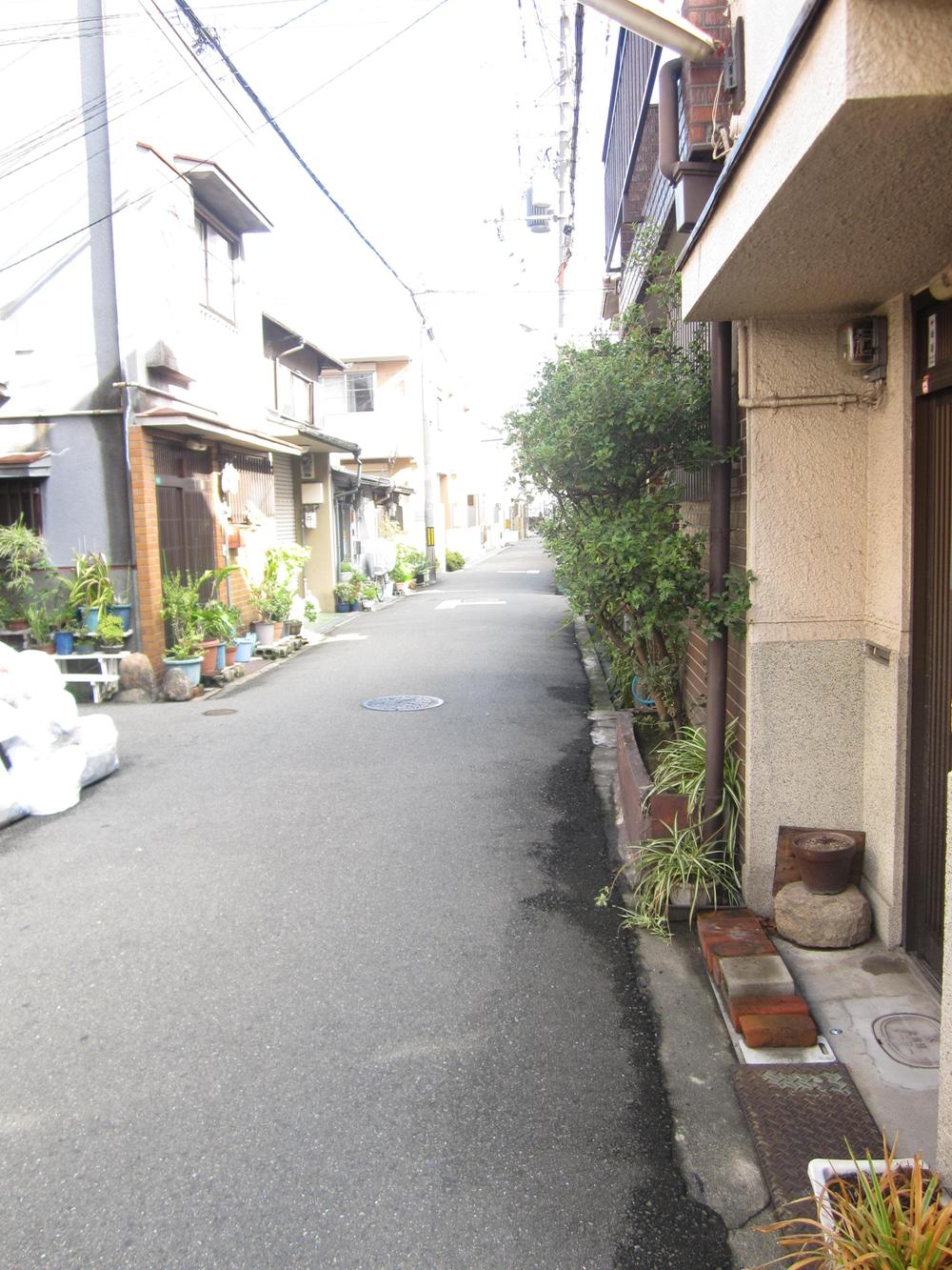 Local appearance photo. A 5-minute walk from the shopping street. It is also useful for everyday shopping.