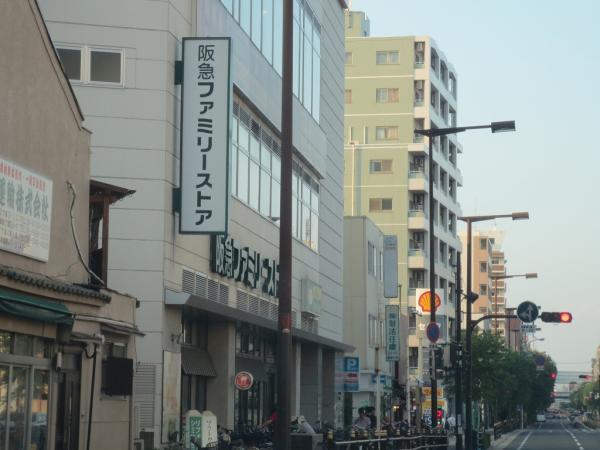 Supermarket. Peripheral 900m to Hankyu family store