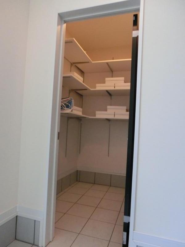 Same specifications photos (Other introspection). Shoes closet