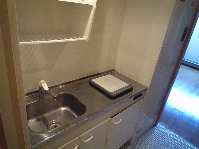 Kitchen. IH with stove