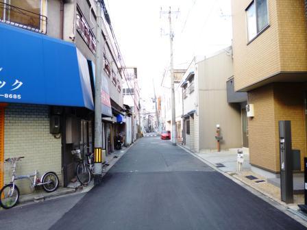 Local photos, including front road. Shooting from the south