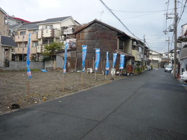 Local photos, including front road. Local Photos