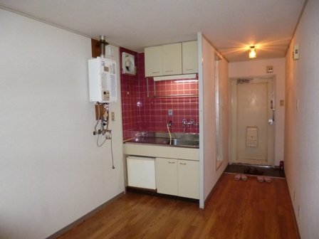Living and room. Western-style 6 Pledge