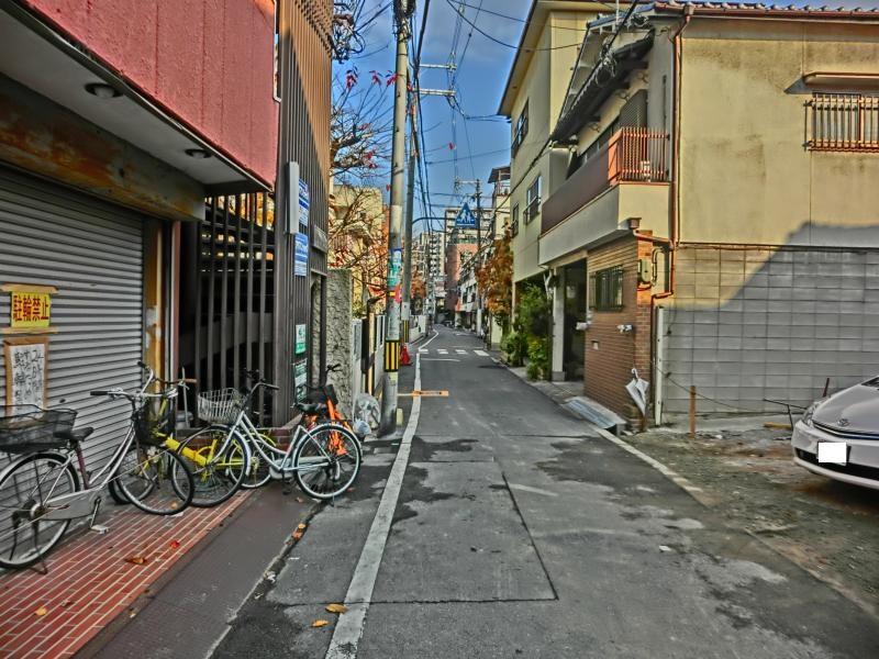 Local photos, including front road. Local (12 May 2013) Shooting