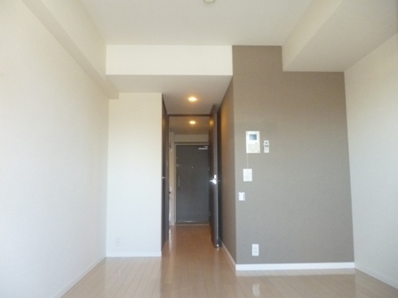 Living and room. Western-style 7.3 Pledge, With closet