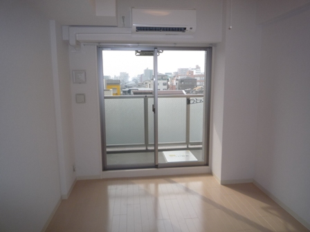 Living and room. All houses facing south