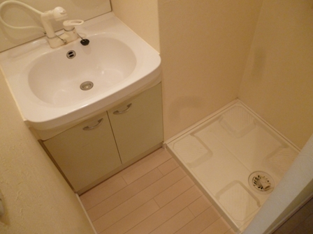 Washroom. Shampoo dresser ・ Indoor Laundry Storage