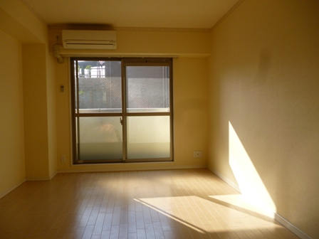 Living and room. South-facing room