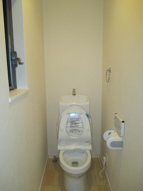 Toilet. Indoor (12 May 2013) Shooting