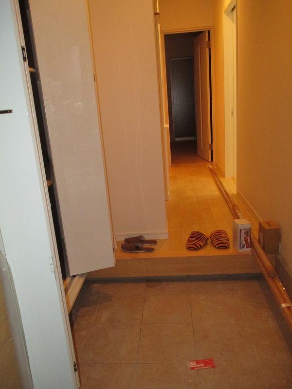 Entrance. Local (12 May 2013) Shooting