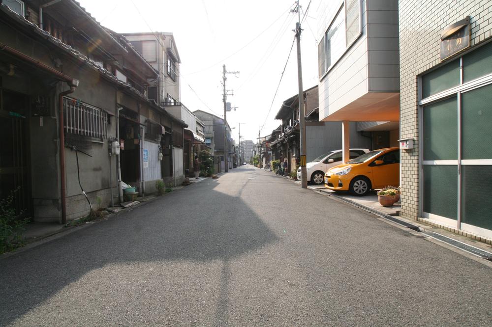 Local appearance photo. In all sections facing south, Front road, we have spacious.  To Green Bridge Station, It is one road.