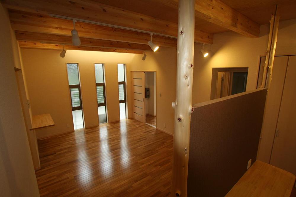 Living. Our enforcement example.  Using solid wood, It will be of natural wood living.