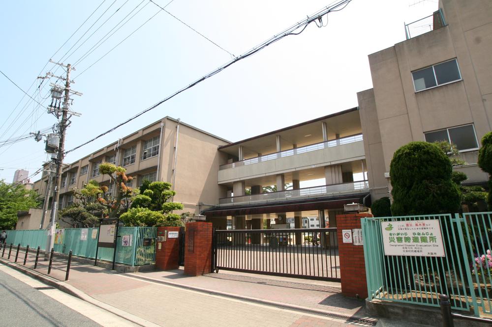 Primary school. Greet the 450m school founded 76 years until Higashinakamoto elementary school, Popular elementary school is.