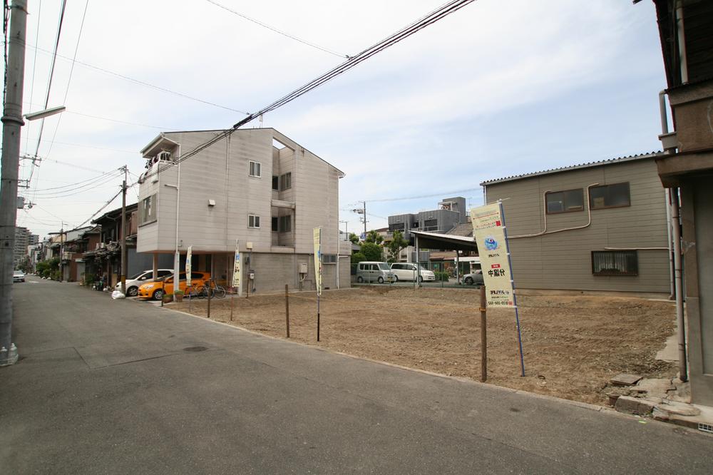 Local appearance photo. All three compartments of the design freedom.  Because we do not have a peripheral buildings tall building on the south-facing, Day is good.  It is spacious 6m also the entire surface of the road.