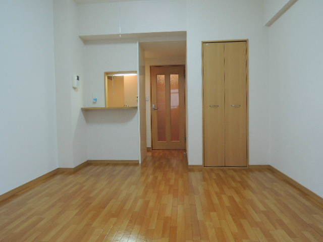 Living and room. Wide Me easy-to-use rooms