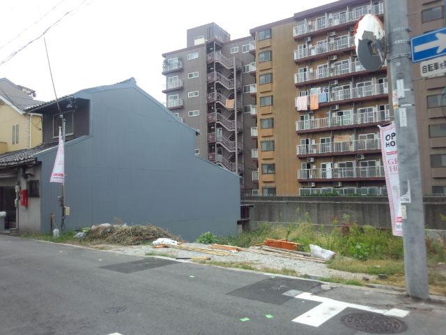 Local photos, including front road. Local Photos