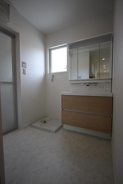 Wash basin, toilet. bathroom