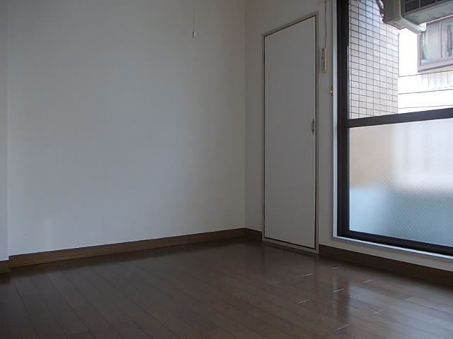 Living and room. 7 Pledge of spacious rooms