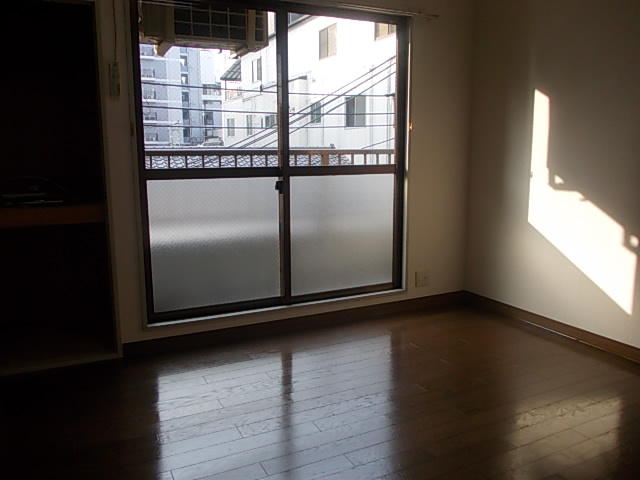 Other room space. 7 Pledge of spacious rooms