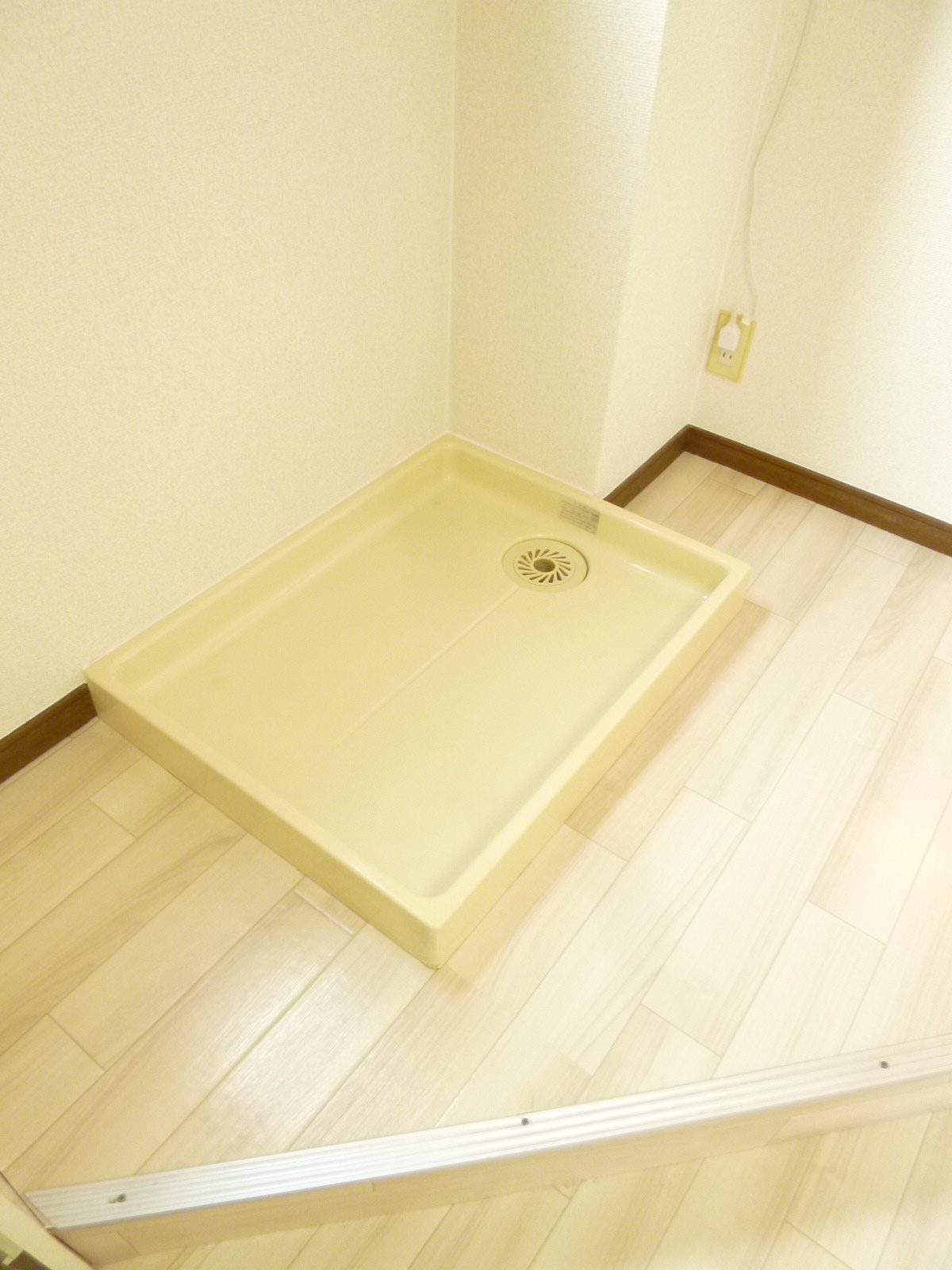 Other Equipment. Indoor laundry bread