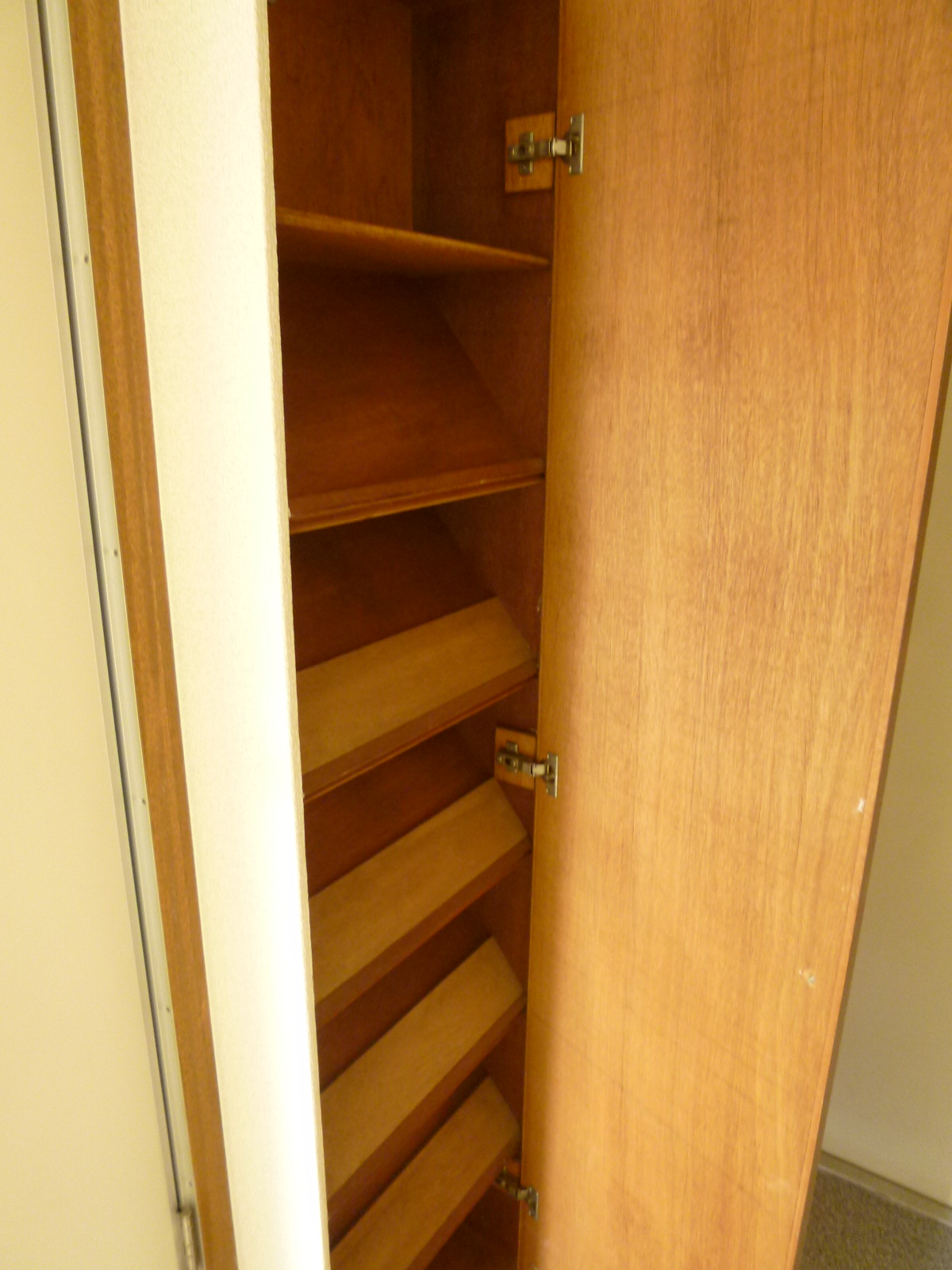 Receipt. Entrance storage