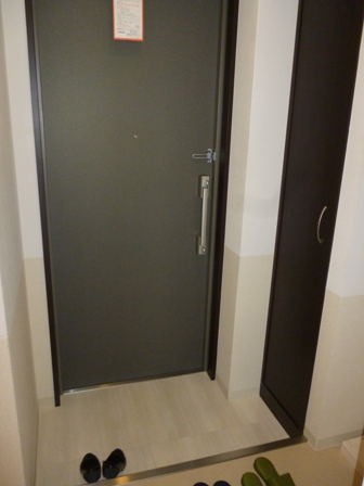 Entrance. With a shoe box