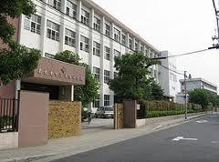 Junior high school. 1200m Osaka Toyo junior high school until the Osaka Municipal Toyo Junior High School