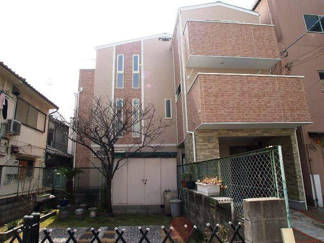 Local photos, including front road. Image Photos