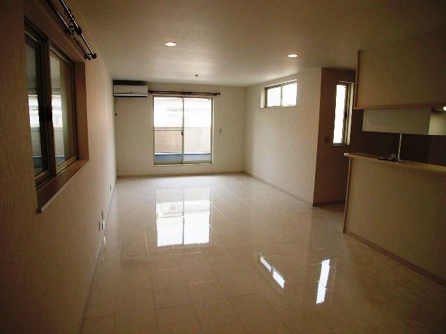 Same specifications photos (living). Image Photos