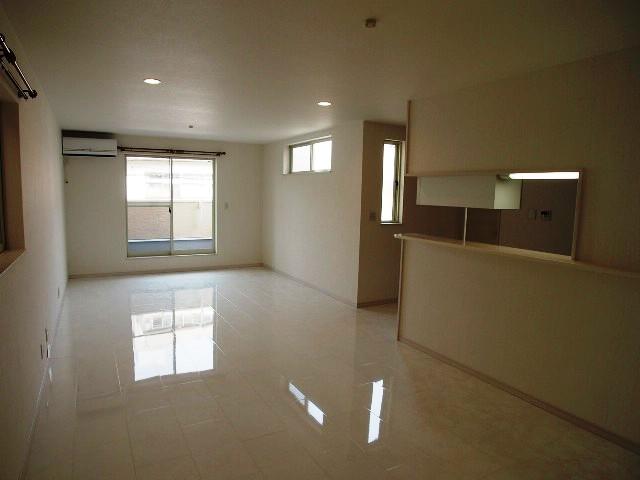 Same specifications photos (living). Image Photos