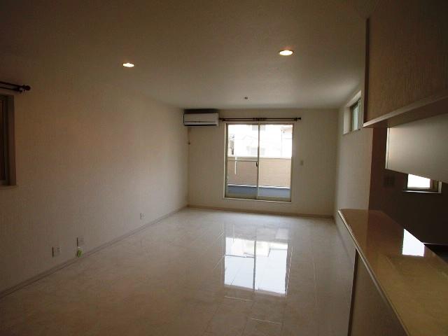 Same specifications photos (living). Image Photos