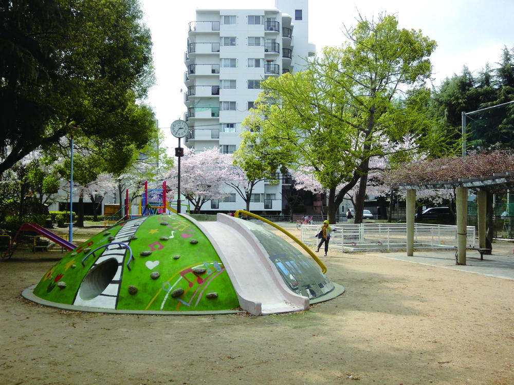 park. 589m until Higashiobase park