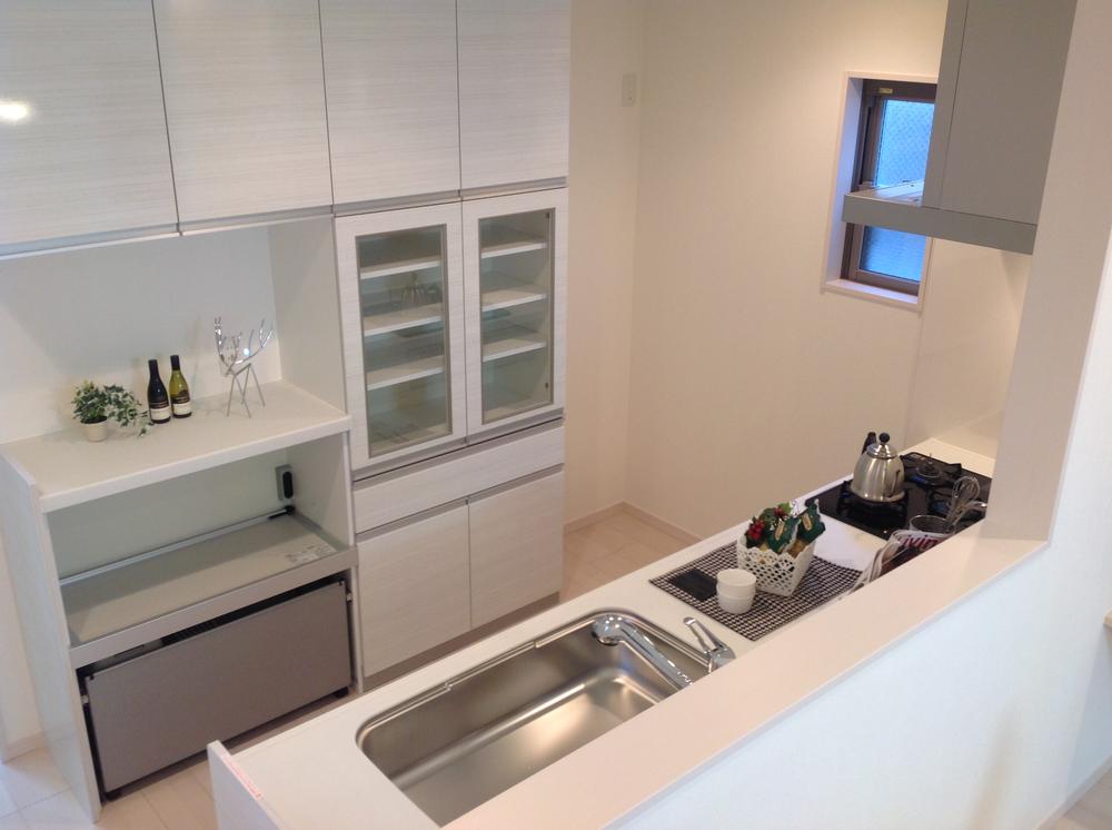 Kitchen. Usability and flow line is smooth because the storage behind the counter are substantial. It is happy if there is so much of the housing!