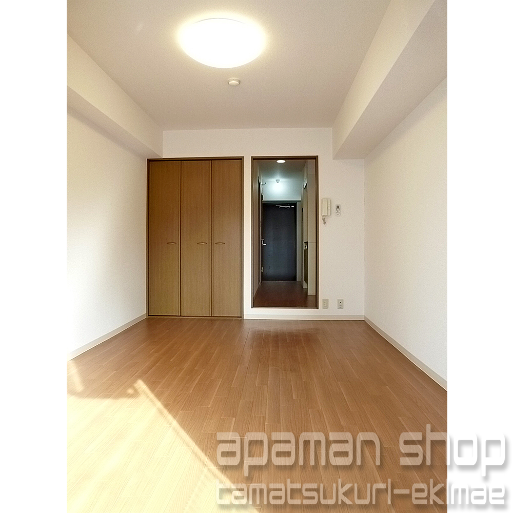 Living and room. Bright I! !