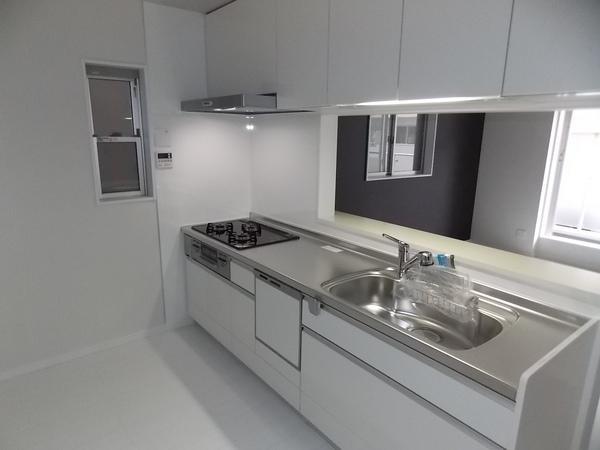 Kitchen. Face-to-face kitchen where you can enjoy a conversation