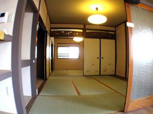 Non-living room. Room (May 2013) Shooting Second floor Japanese-style room. Bamboo grass, Fashionable transom and sliding doors of Umeto plant pattern. 