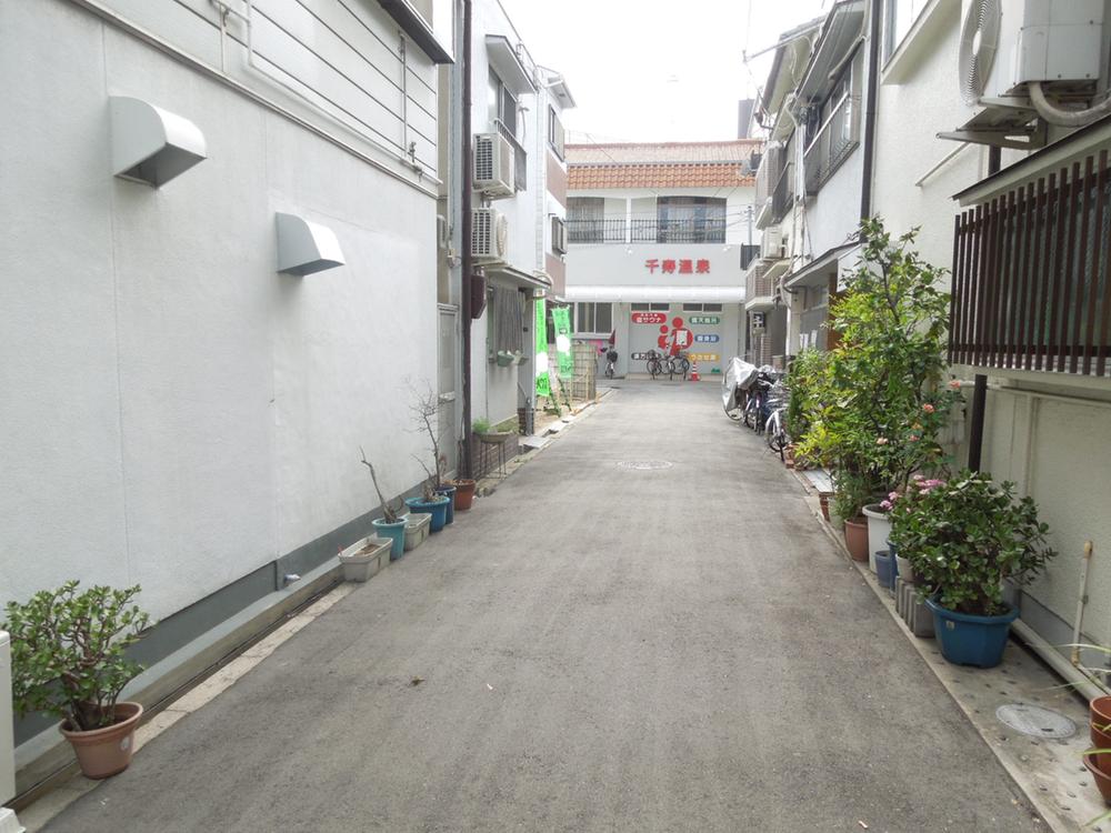 Local photos, including front road. Local (August 2013) Shooting