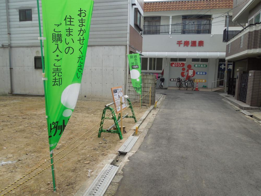 Local photos, including front road. Local (August 2013) Shooting