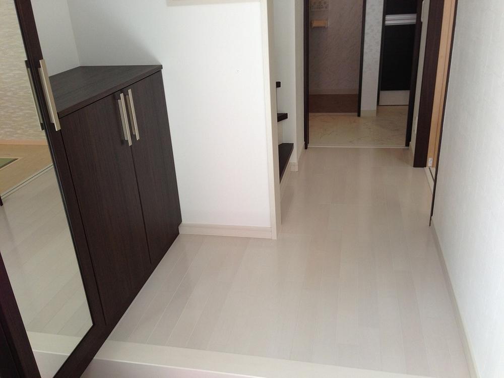 Entrance. Spacious entrance and storage