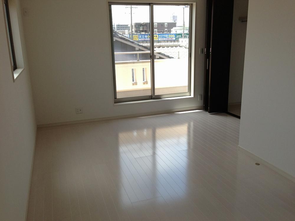 Non-living room. Indoor (07 May 2013) Shooting