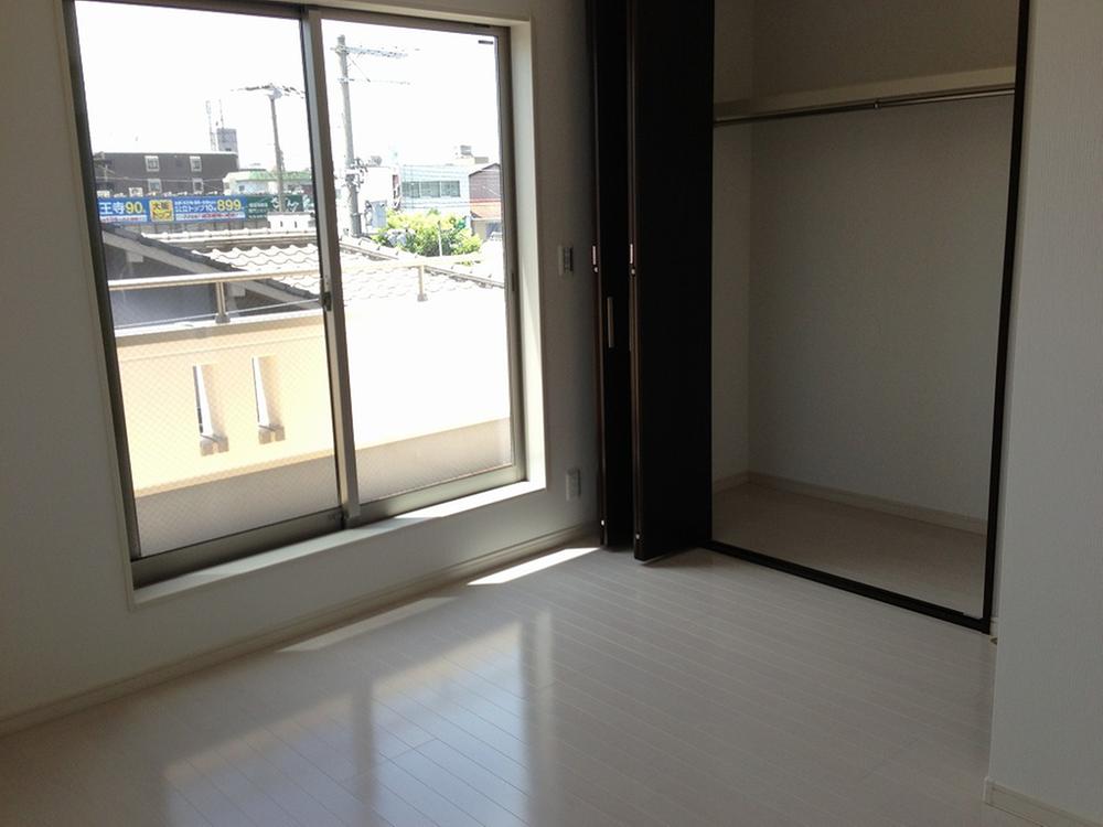 Non-living room. Bright living room