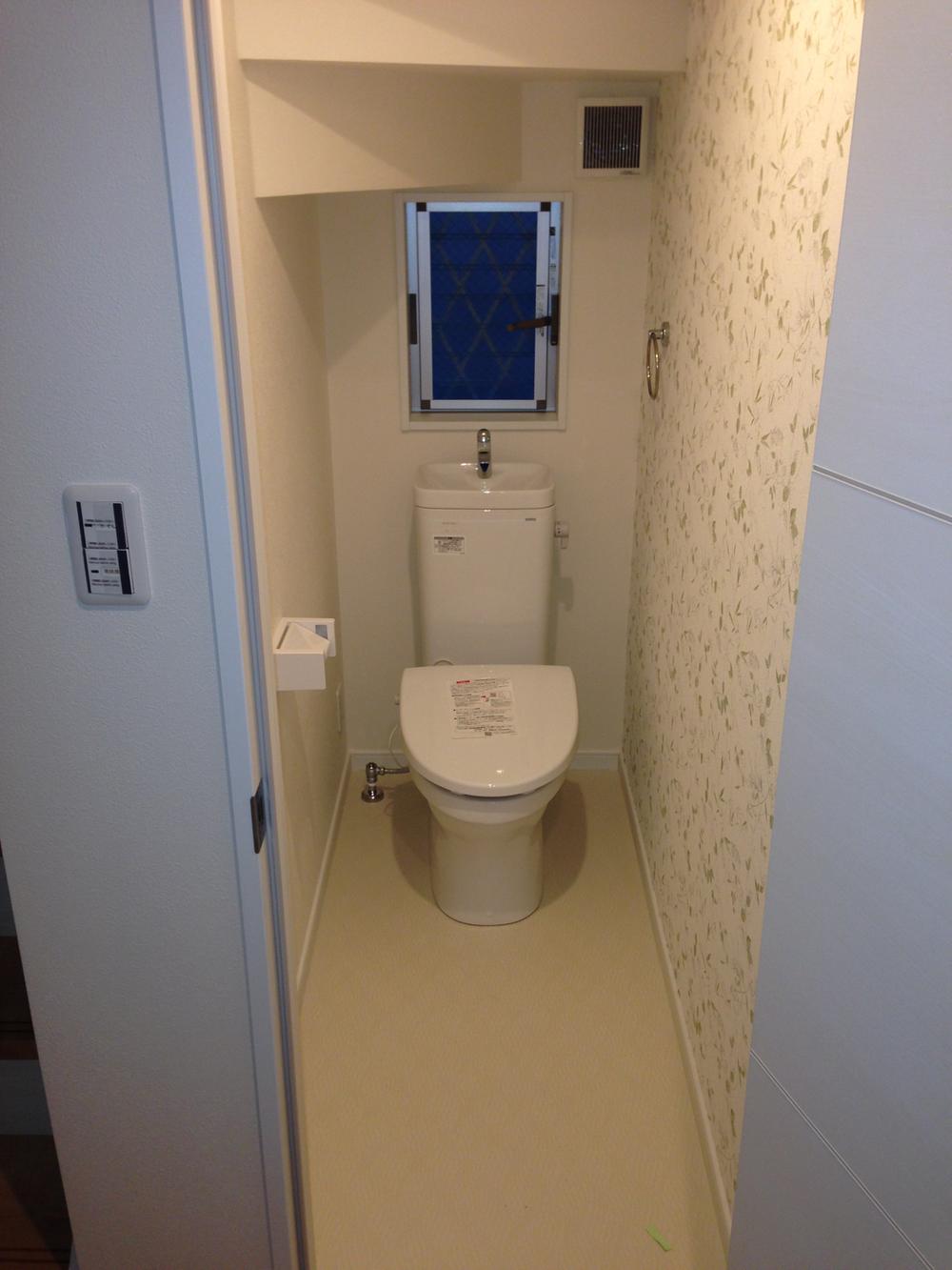 Toilet. Indoor (10 May 2013) Shooting