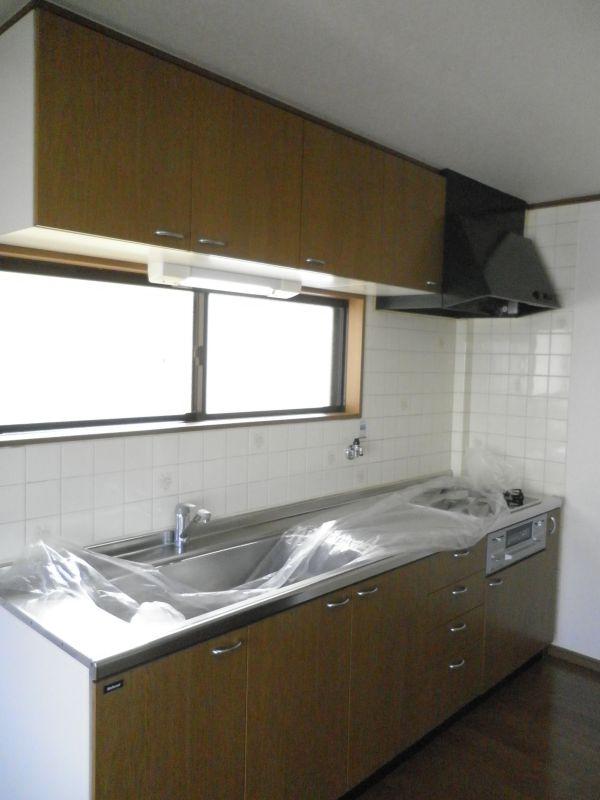 Kitchen. Glass top stove had made